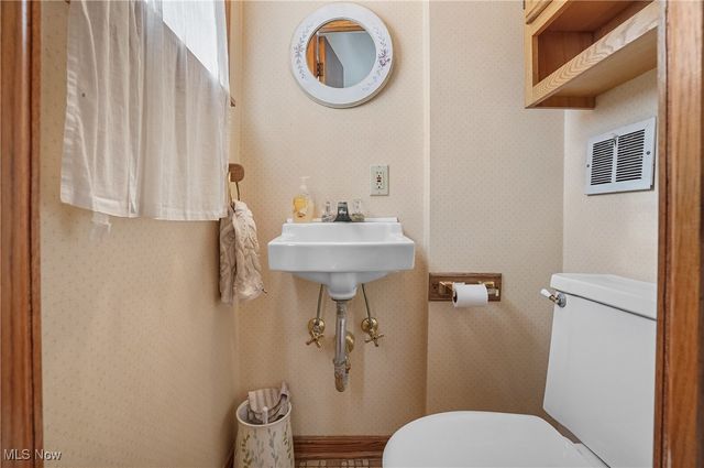 2474 16th Street, Cuyahoga Falls, OH 44223