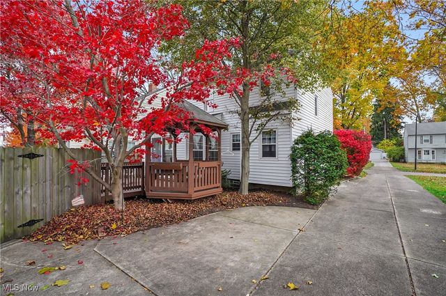 2474 16th Street, Cuyahoga Falls, OH 44223