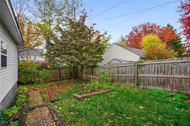 2474 16th Street, Cuyahoga Falls, OH 44223