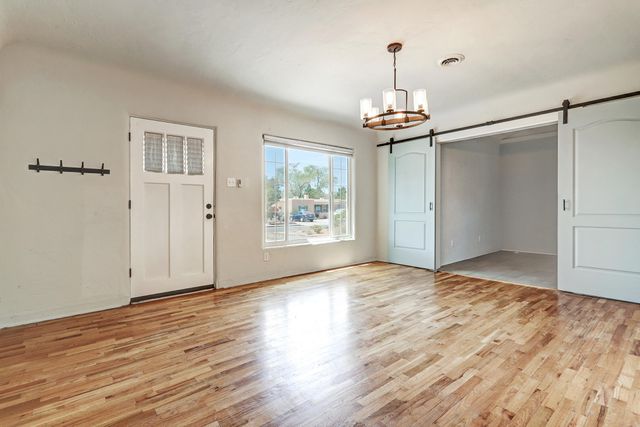 316 Washington Street NE, Albuquerque, NM 87108