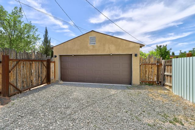 316 Washington Street NE, Albuquerque, NM 87108