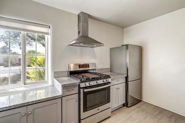 316 Washington Street NE, Albuquerque, NM 87108