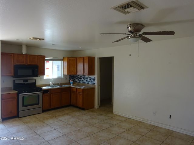 7148 N 48TH Avenue, Glendale, AZ 85301