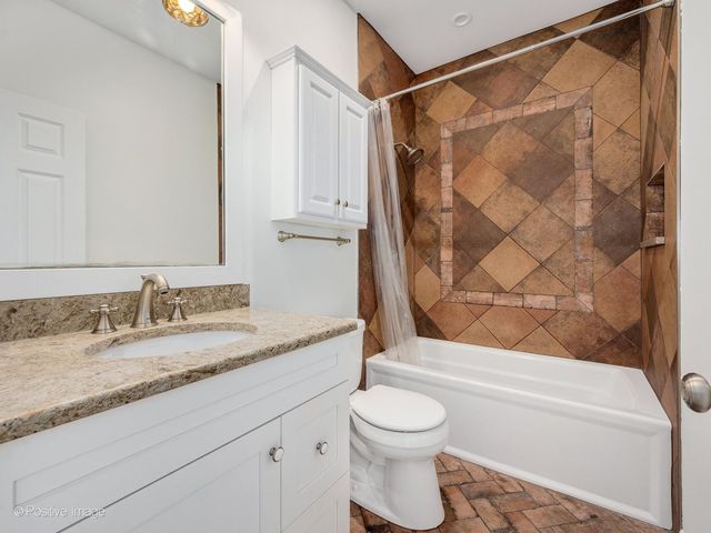 4512 WASHINGTON Street, Downers Grove, IL 60515