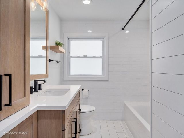 4512 WASHINGTON Street, Downers Grove, IL 60515