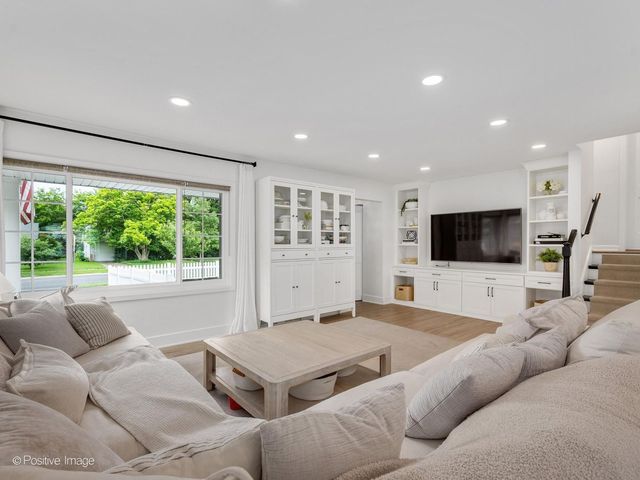 4512 WASHINGTON Street, Downers Grove, IL 60515