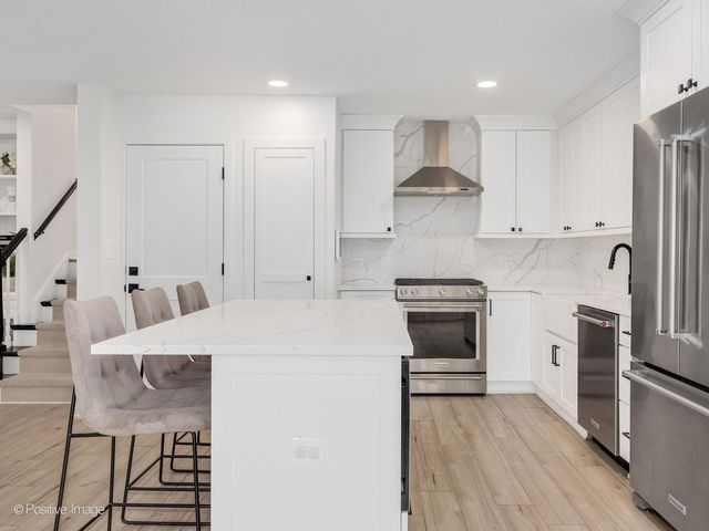 4512 WASHINGTON Street, Downers Grove, IL 60515