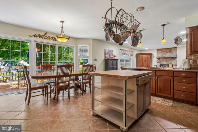 1 WOODMONT CT, Mantua, NJ 08051