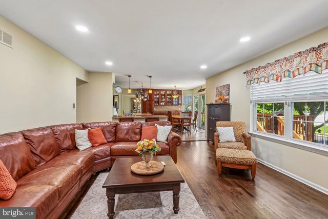 1 WOODMONT CT, Mantua, NJ 08051