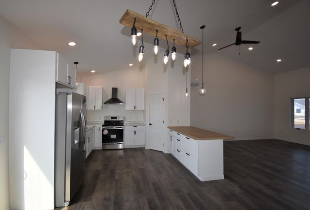 602 Lincoln Street SE, Warroad, MN 56763