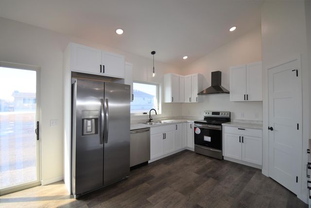 602 Lincoln Street SE, Warroad, MN 56763