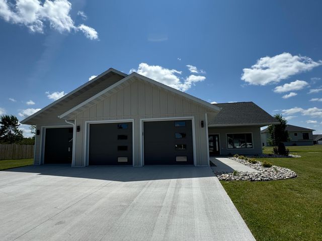 602 Lincoln Street SE, Warroad, MN 56763