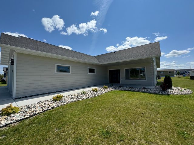 602 Lincoln Street SE, Warroad, MN 56763