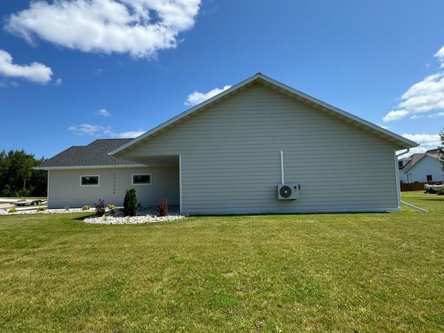 602 Lincoln Street SE, Warroad, MN 56763