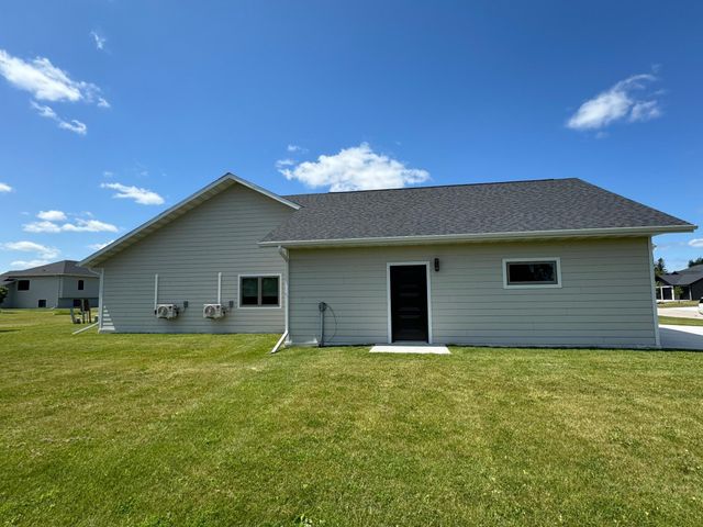 602 Lincoln Street SE, Warroad, MN 56763