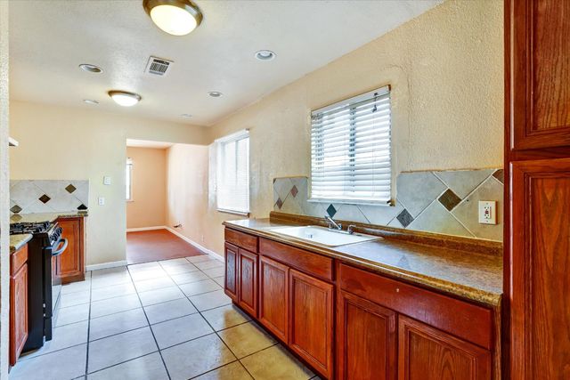 3620 24th Ave, Sacramento, CA 95820