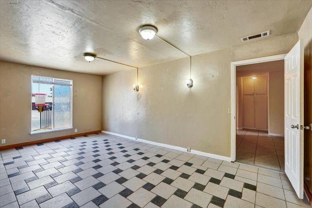 3620 24th Ave, Sacramento, CA 95820