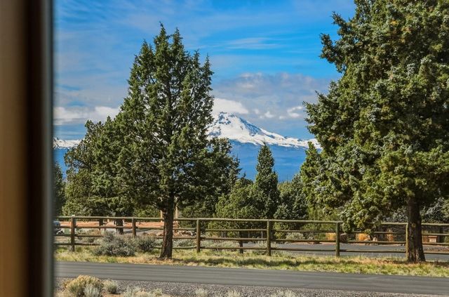 11058 Desert Sky Loop, Redmond, OR 97756