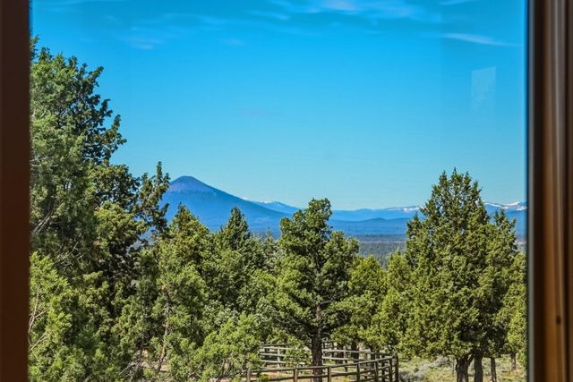 11058 Desert Sky Loop, Redmond, OR 97756