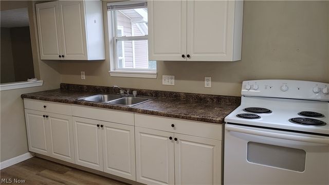 634 Sumner Street UP, Akron, OH 44311