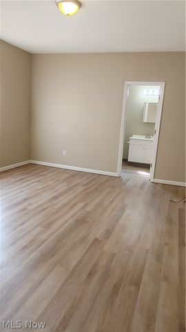 634 Sumner Street UP, Akron, OH 44311
