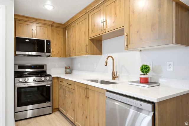 4964 W 3200 S, West Haven, UT 84401