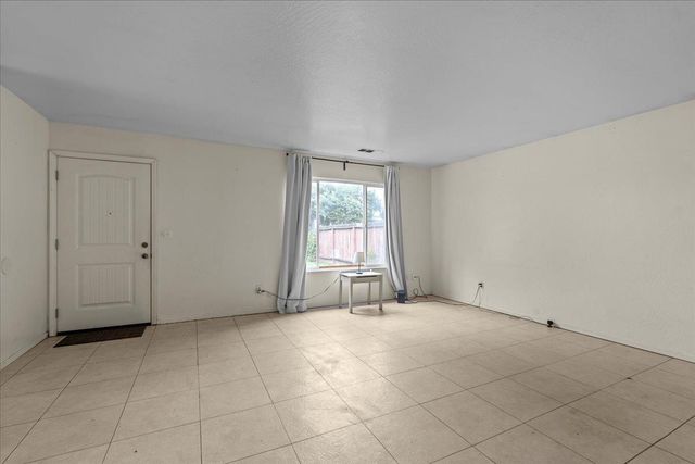 336 S Airport Way, Stockton, CA 95205