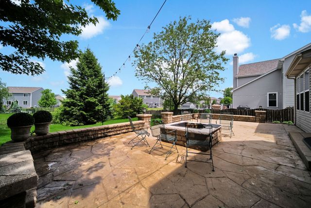322 Hemlock Lane, Oswego, IL 60543
