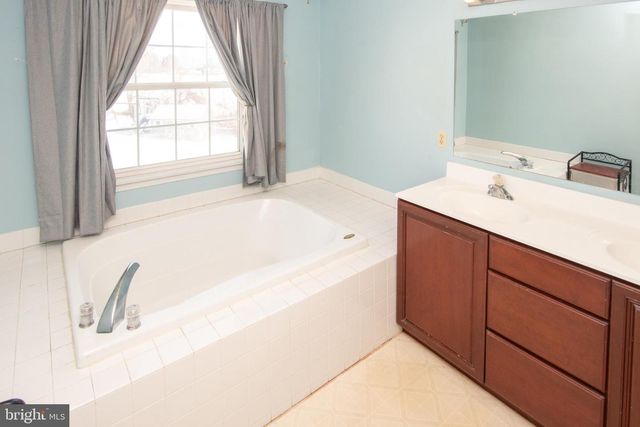 1144 WENDLER CIR, Pottstown, PA 19465