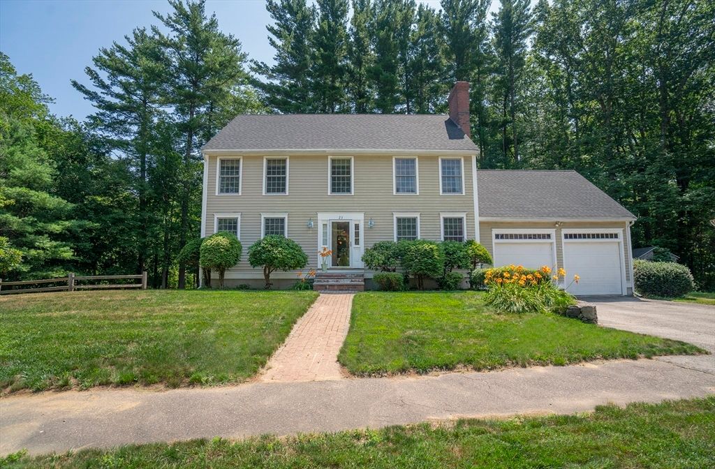 23 Willowdale Dr, Merrimac, MA 01860