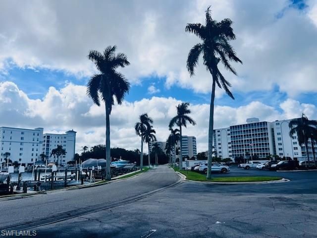 5 Bluebill Ave # 1, Naples, FL 34108