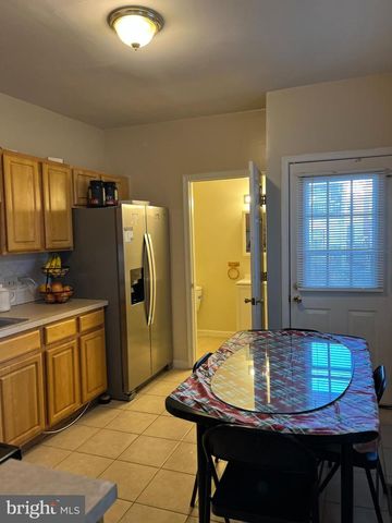 833 N FRONT ST, Reading, PA 19601