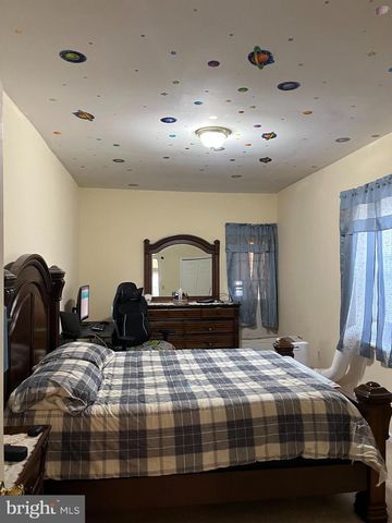 833 N FRONT ST, Reading, PA 19601