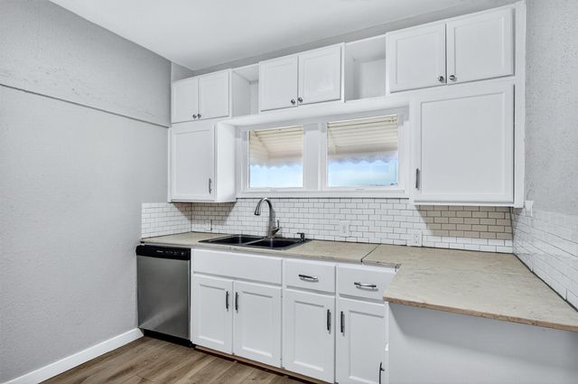 1014 W Walker Street, Denison, TX 75020