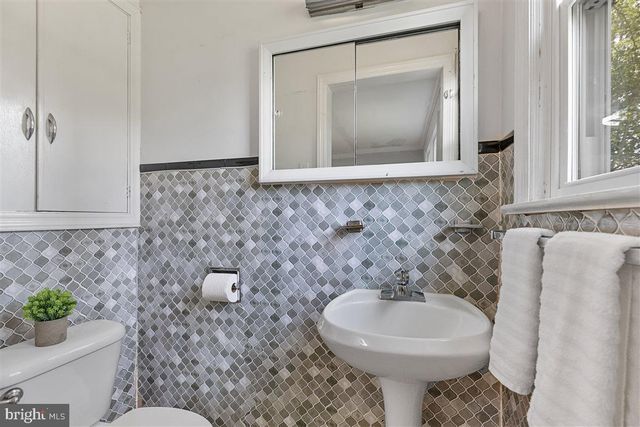 521 VILLAGE RD W, Princeton Junction, NJ 08550