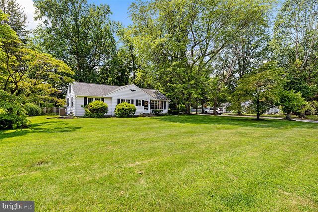 521 VILLAGE RD W, Princeton Junction, NJ 08550