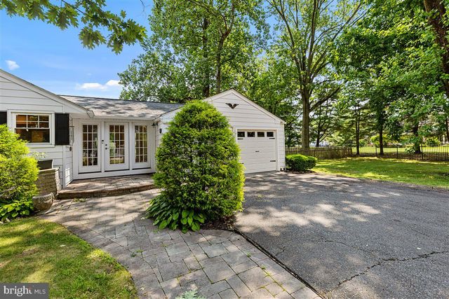 521 VILLAGE RD W, Princeton Junction, NJ 08550