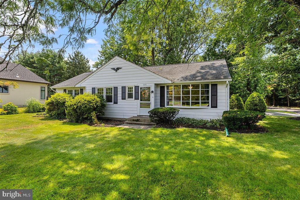 521 VILLAGE RD W, Princeton Junction, NJ 08550