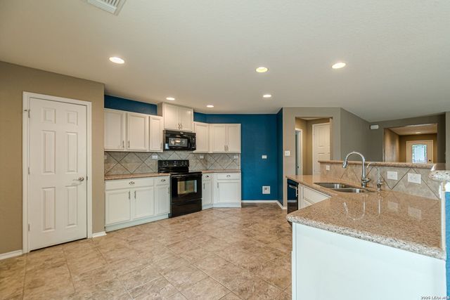 323 Joshua Hl, New Braunfels, TX 78130