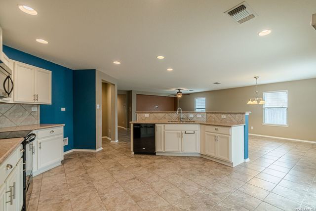 323 Joshua Hl, New Braunfels, TX 78130