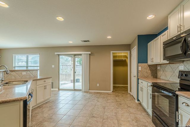 323 Joshua Hl, New Braunfels, TX 78130