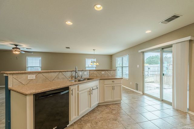 323 Joshua Hl, New Braunfels, TX 78130