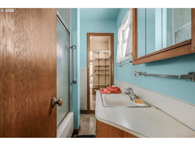 12400 Sw BEEF BEND Rd, Portland, OR 97224