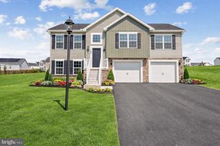 1668 FALCON LN #243, Chambersburg, PA 17202