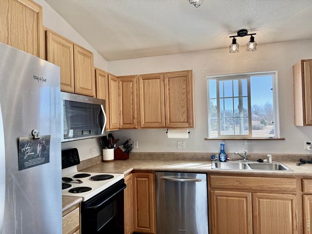 725 S Walsh Ave, Holyoke, CO 80734