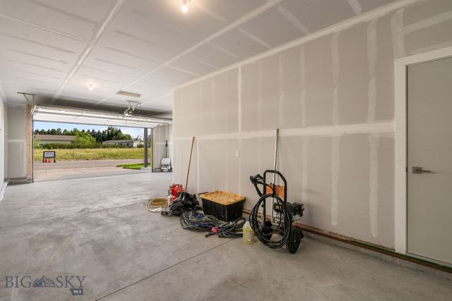 813 Spaniel Lane, Belgrade, MT 59714