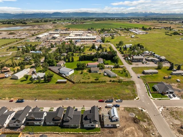 813 Spaniel Lane, Belgrade, MT 59714