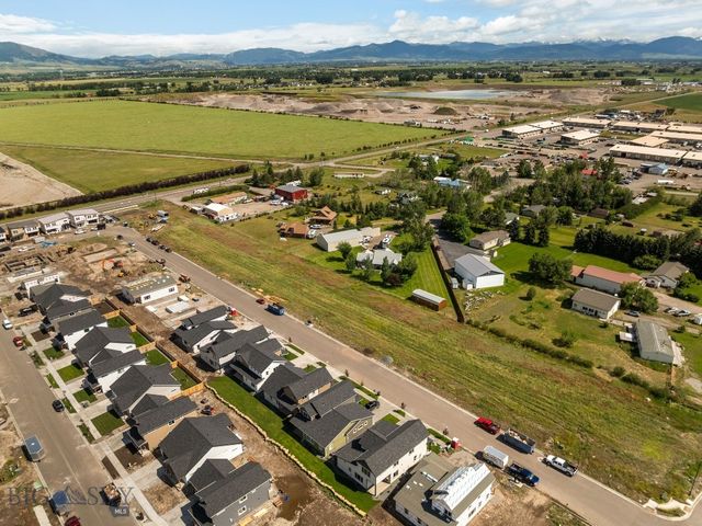 813 Spaniel Lane, Belgrade, MT 59714