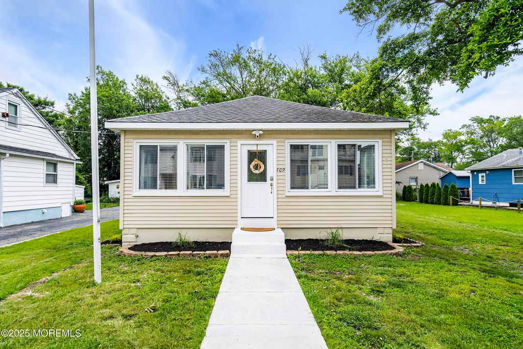 509 Monmouth Avenue, Ocean Gate, NJ 08740
