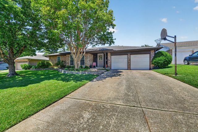 4043 Glenbrook Drive, Arlington, TX 76015